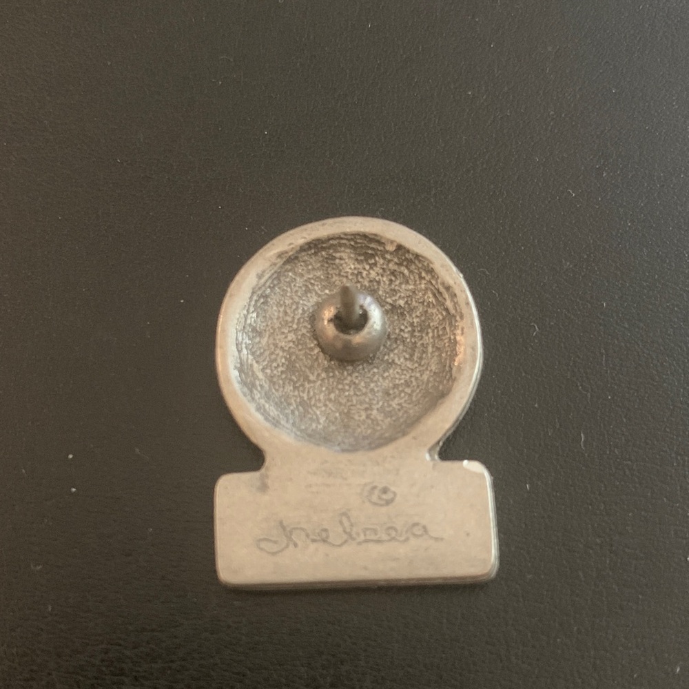 Silver Pin with Engraved Design - Picture 2 of 2